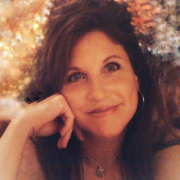 Hello!! 🙋🏻‍♀️ Thanks for stopping by🛍 - Picture 5 of 8